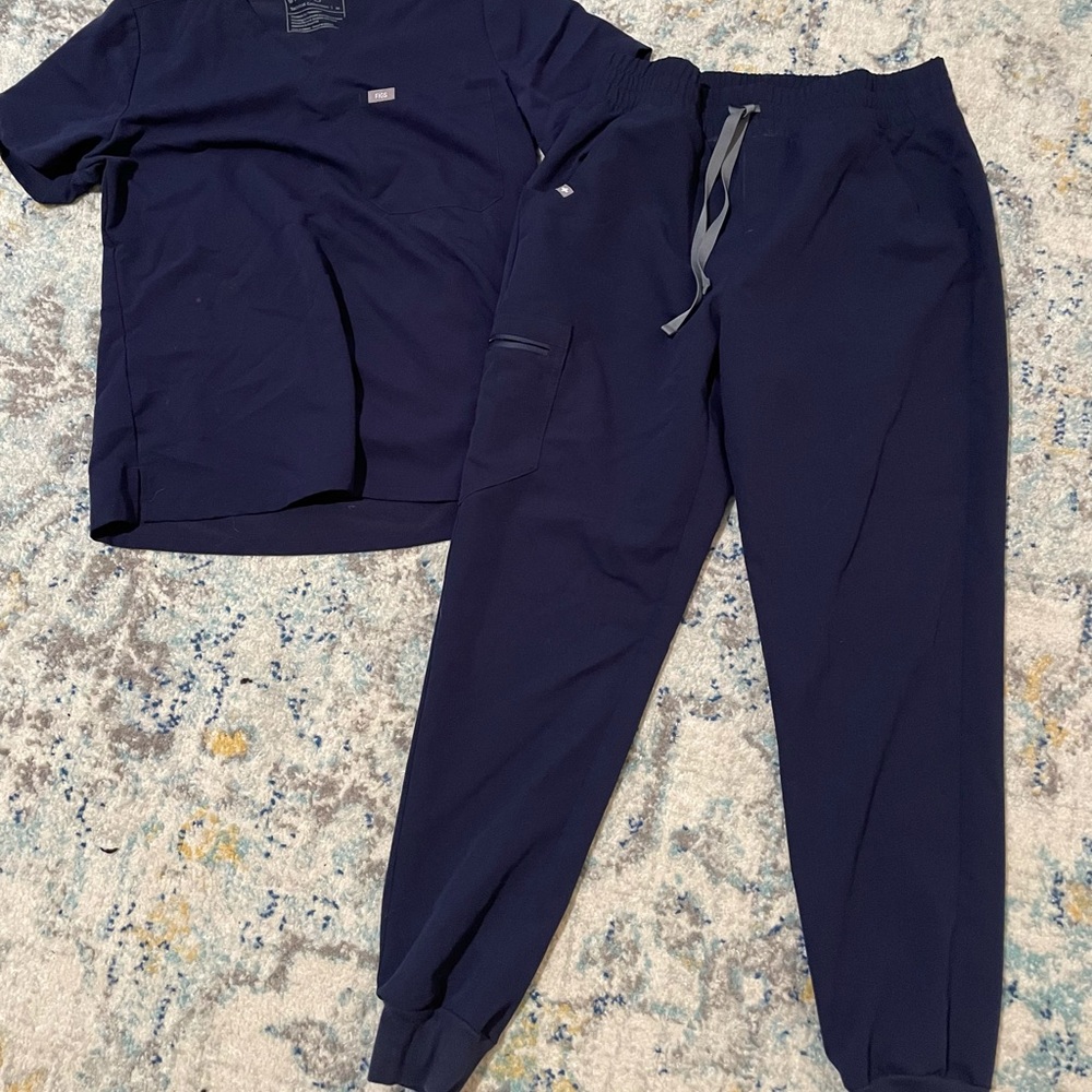 Women’s Navy Catarina M one pocket top & Zamora L high - waisted joggers